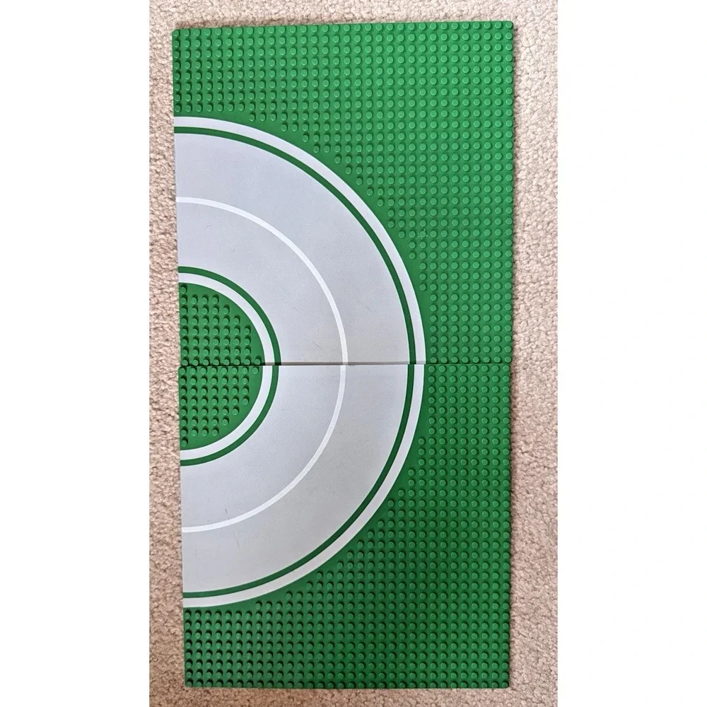 set of 2 Lego Baseplate Road 32 x 32 Curved Road Plates (6321-1) Green